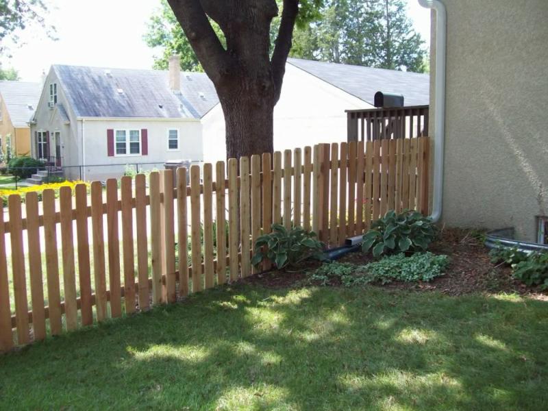 Cedar dog eared picket fence installation Minneapolis, Minnesota