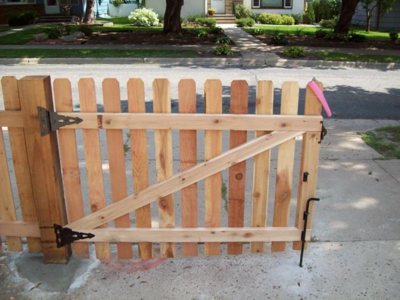 Cedar dog eared picket fence installation Minneapolis, Minnesota