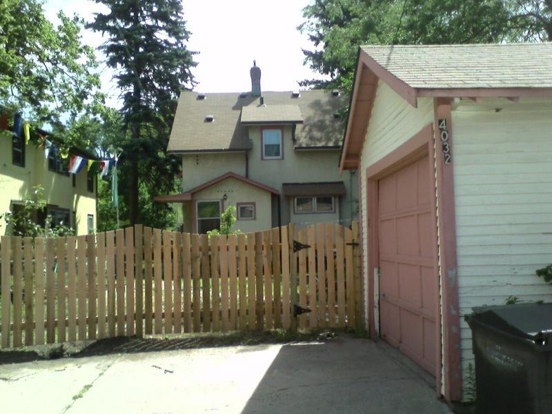 Cedar Scalloped Picket Fence