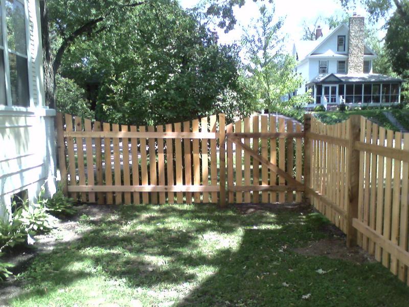 Cedar Scalloped Picket Fence